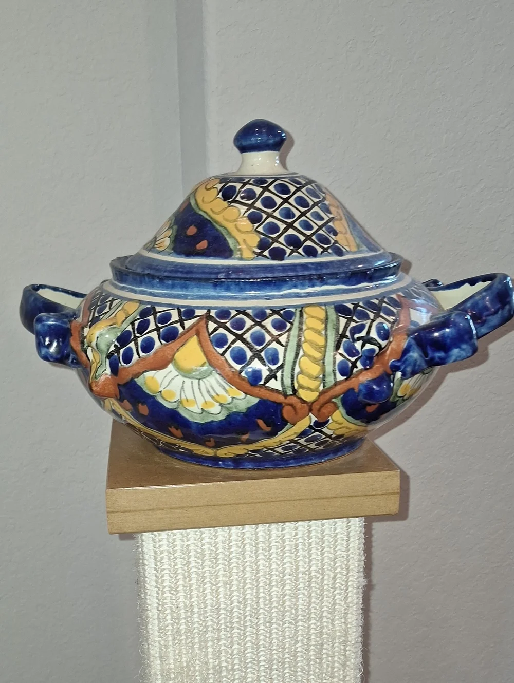 Talavera Mexico Soup Tureen Blue White Yelloq Florals